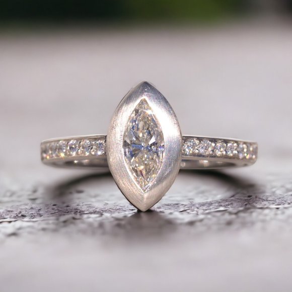 Designer Diana Vincent Signed Marquise Engagement Ring in Platinum - Picture 10 of 10